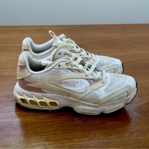 Vintage Women’s Nike Tennis Shoes Size 7.5